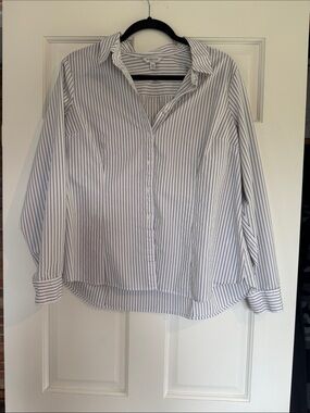 🌻Reitmans White Button-Down Shirt with Black Pinstripes - Size XXL
